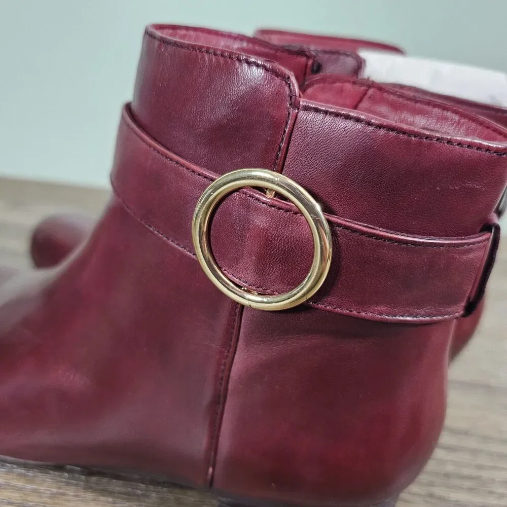 Trotters Melody Ankle‎ Boots Dark Red Women's Size 9.5 Buckle Detail Heel Zip
